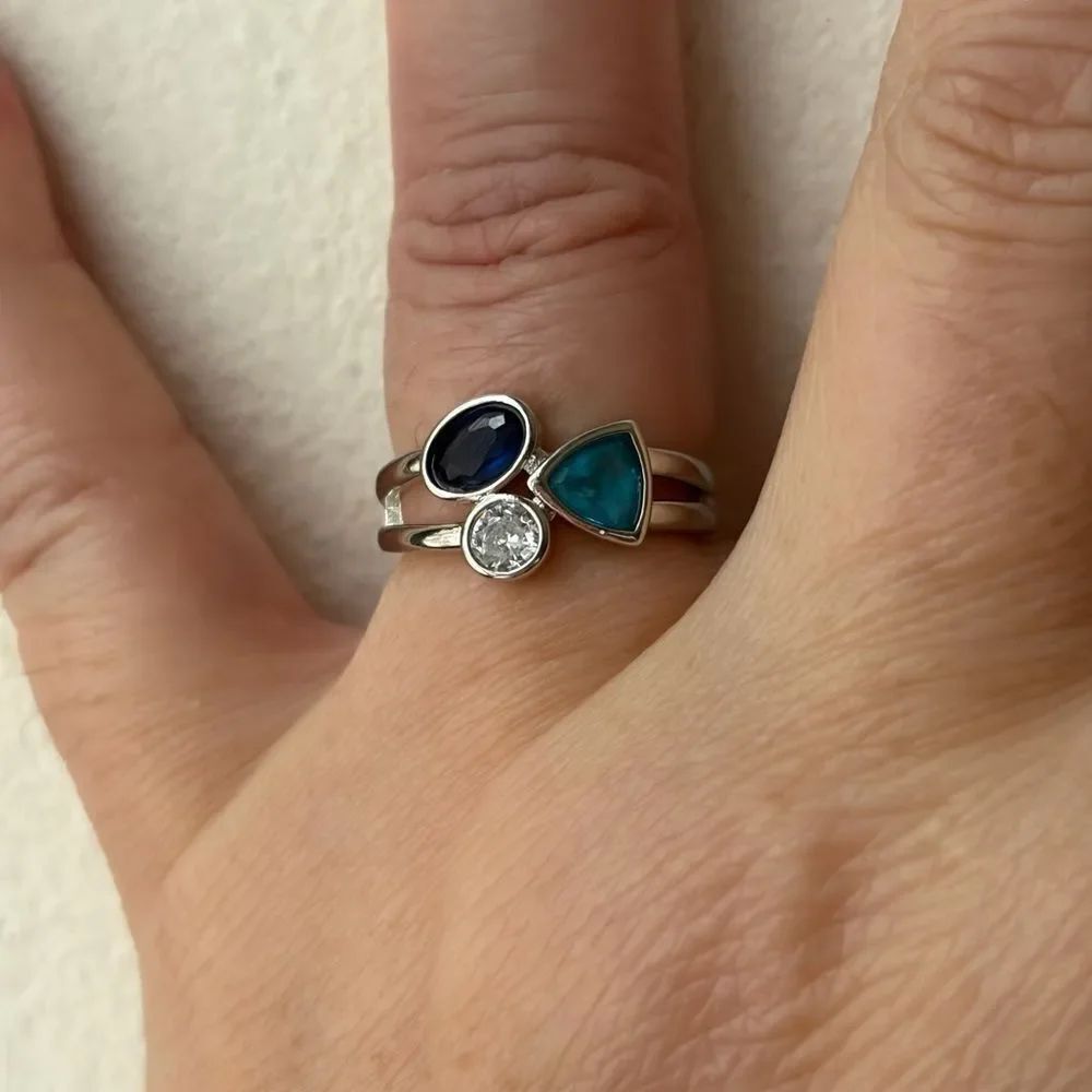 The Shades of blue ring in 925 silver and lab created gem stones sz 5